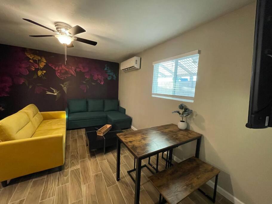 New Stylish Midtown With One Bedroom Phoenix Exterior photo